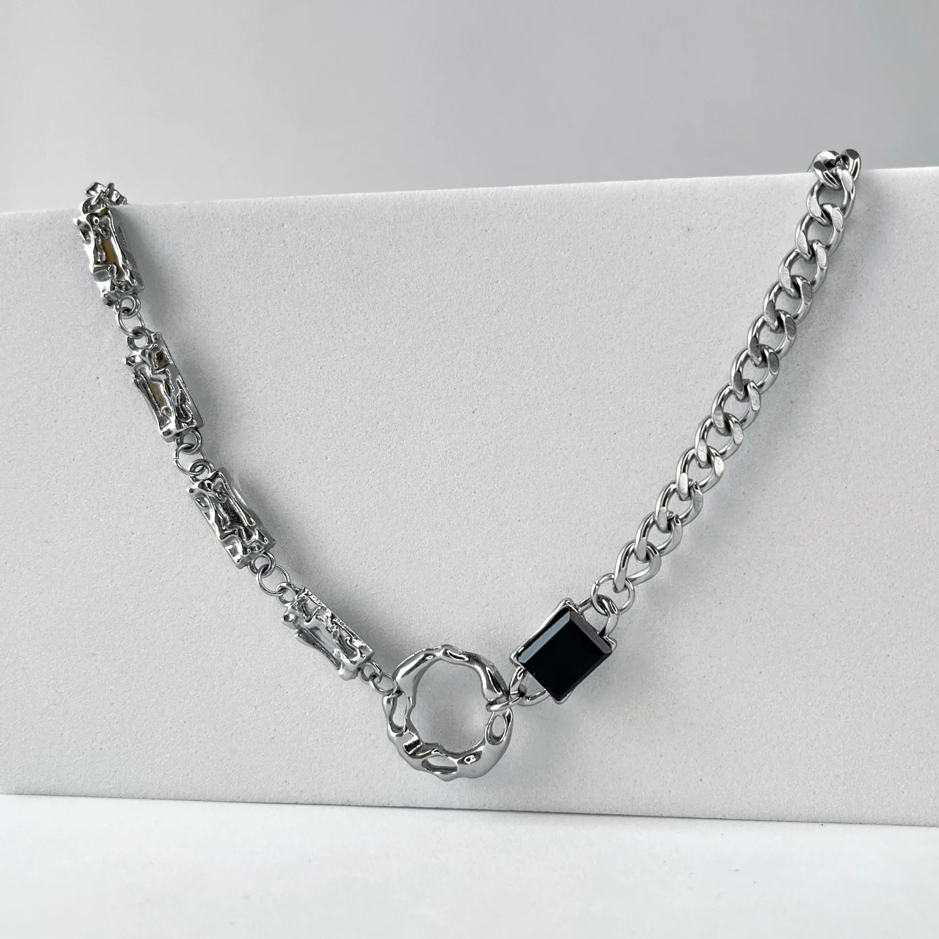 Vintage link loop chain