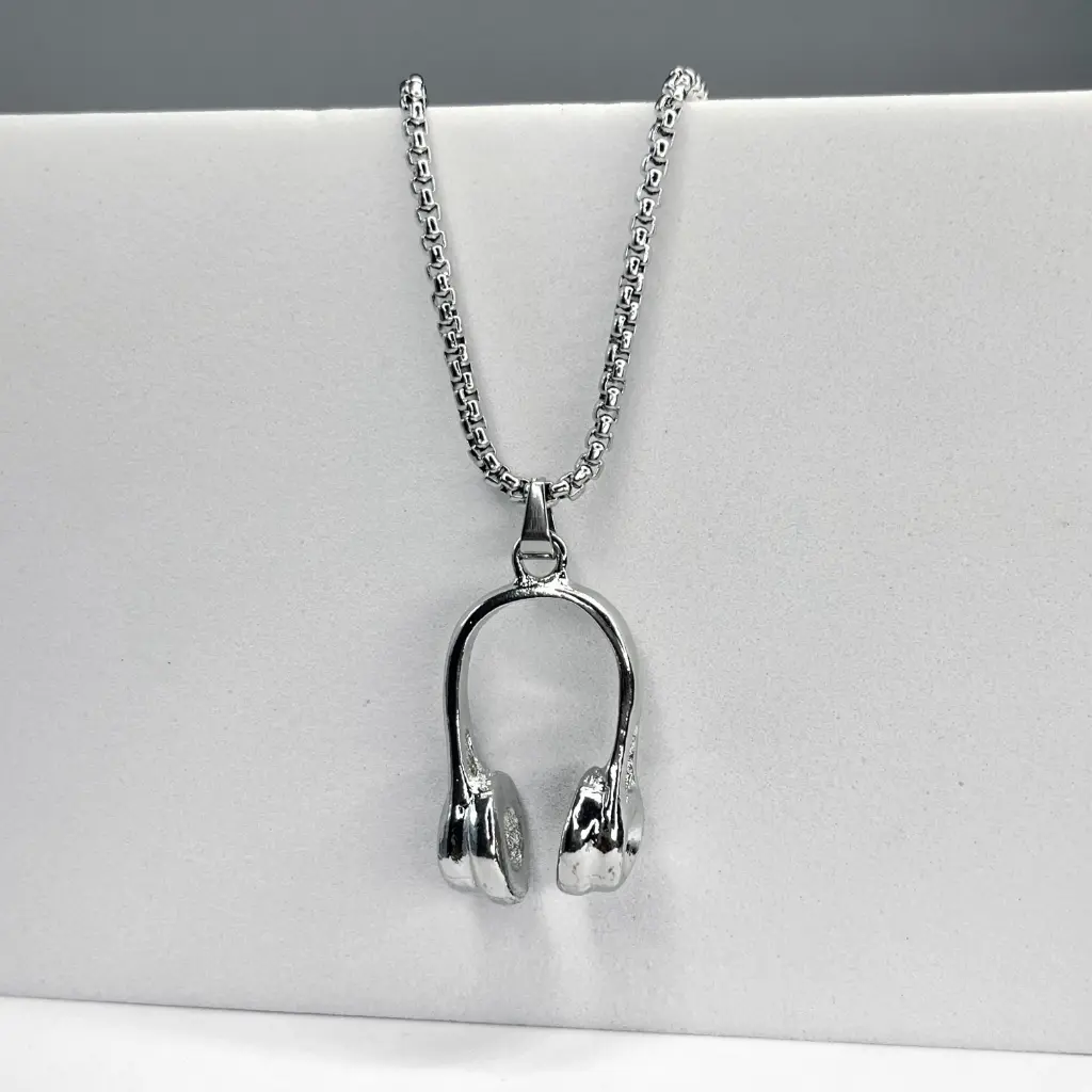 Elite music pendant