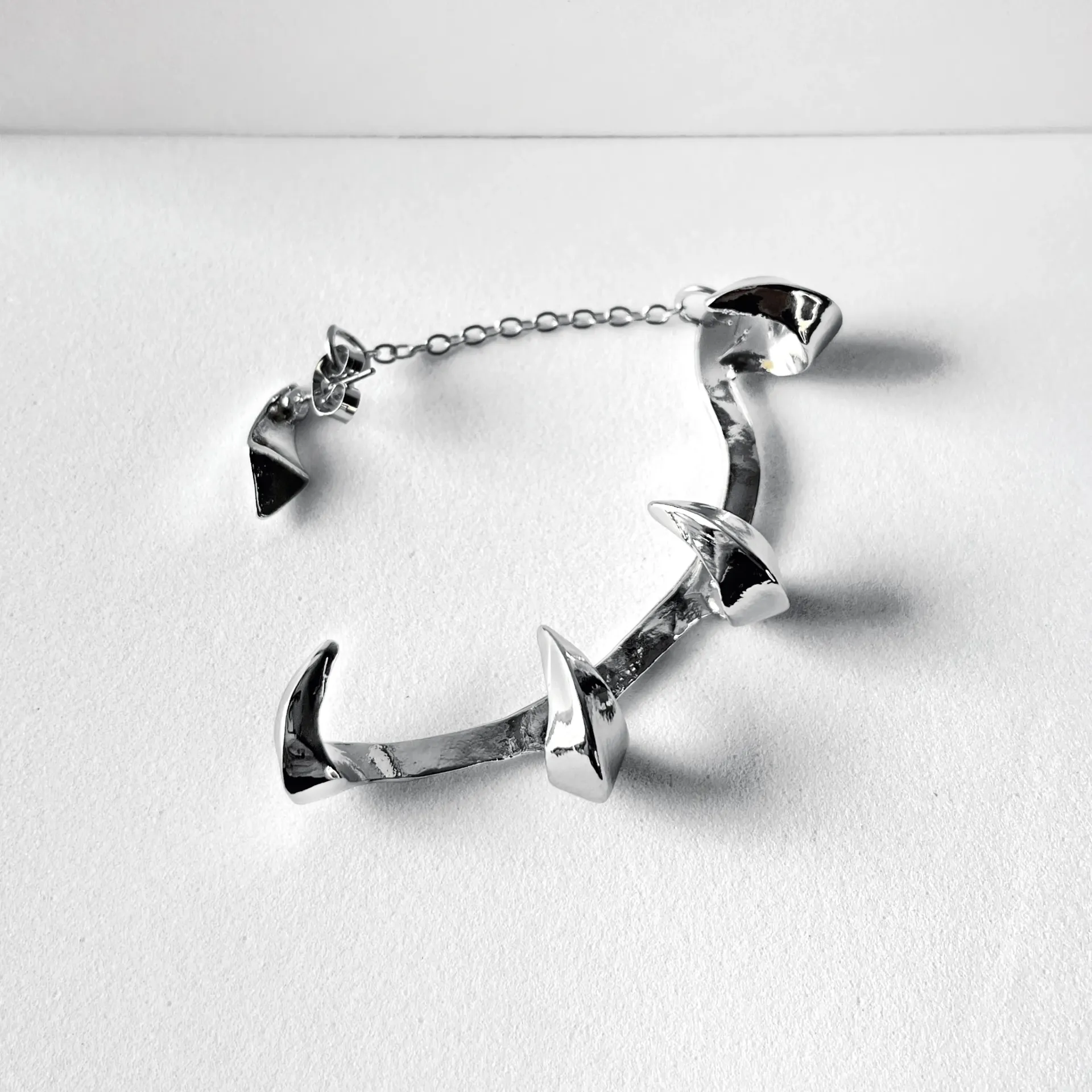 Punk vintage ear cuff