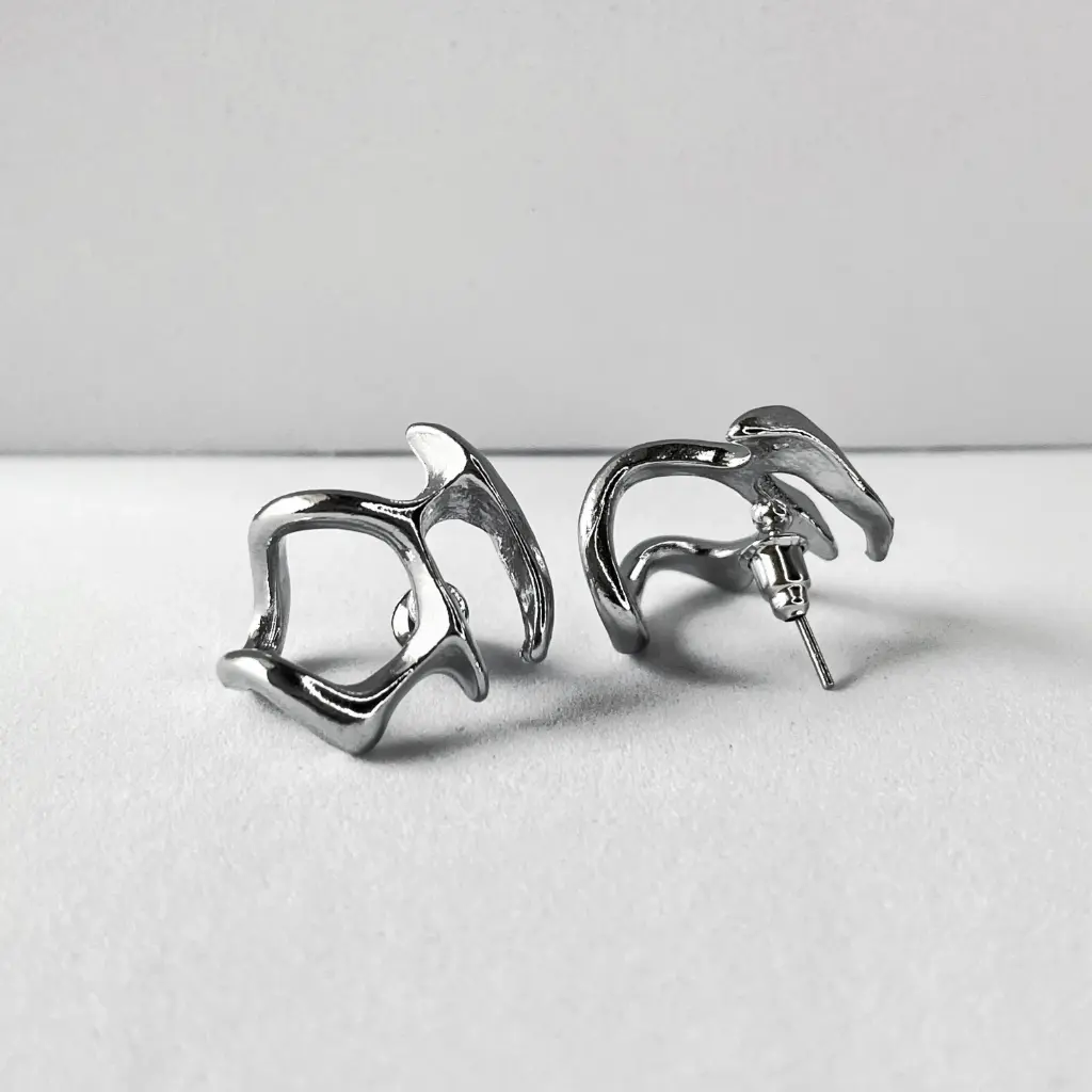 Waves ear cuff